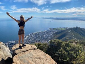 skære ned Assassin molester Hiking Table Mountain Vs. Lion's Head in South Africa - Africa Endeavours