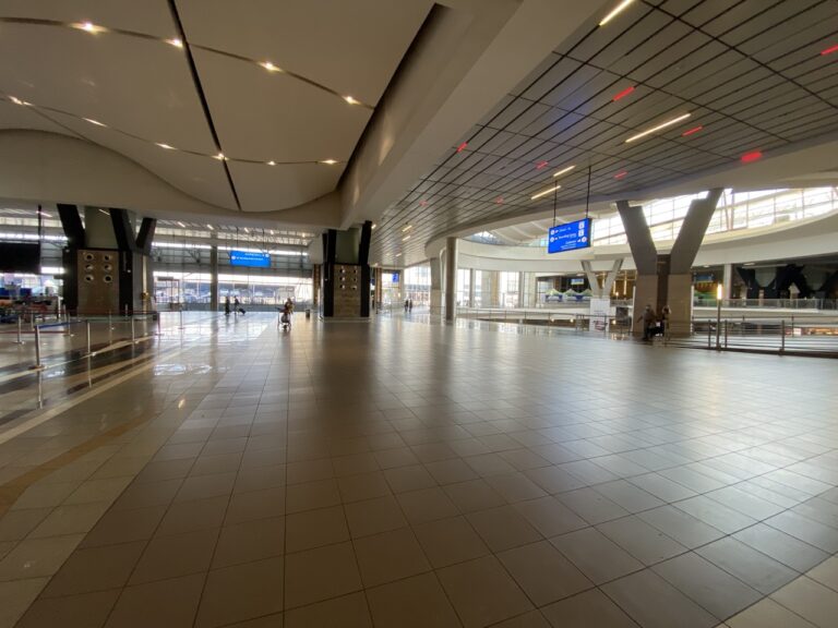 11 Johannesburg Airport JNB IMG_5729 Large Africa Endeavours